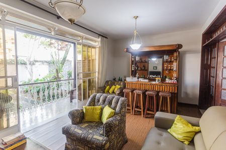 Sala de casa à venda com 6 quartos, 640m² em Santa Efigênia, Belo Horizonte