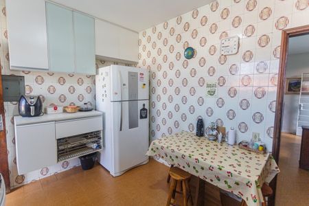 Casa à venda com 640m², 6 quartos e 3 vagas Casa à venda com 640m², 6 quartos e 3 vagasCozinha