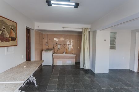 Casa à venda com 640m², 6 quartos e 3 vagas Casa à venda com 640m², 6 quartos e 3 vagasÁrea de Serviço
