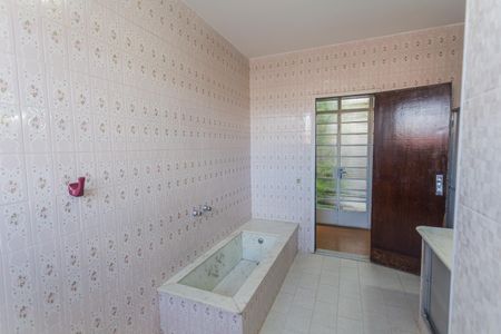 Casa à venda com 640m², 6 quartos e 3 vagas Casa à venda com 640m², 6 quartos e 3 vagasBanheiro Social