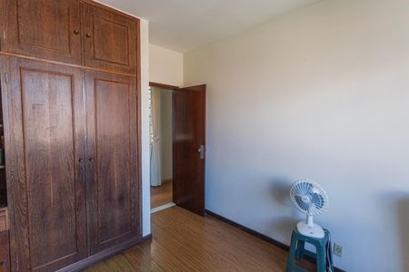 Casa à venda com 640m², 6 quartos e 3 vagas Casa à venda com 640m², 6 quartos e 3 vagasQuarto 4