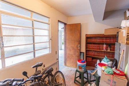 Casa à venda com 640m², 6 quartos e 3 vagas Casa à venda com 640m², 6 quartos e 3 vagasQuarto 6 no Andar de Baixo