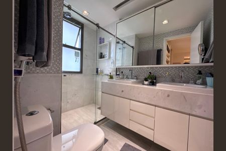 Apartamento para alugar com 169m², 3 quartos e 3 vagasSuíte1 - Banheiro