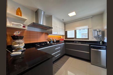 Apartamento para alugar com 169m², 3 quartos e 3 vagasCozinha e Área de Serviço