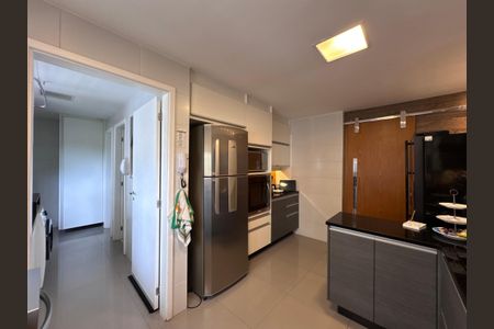 Apartamento para alugar com 169m², 3 quartos e 3 vagasCozinha e Área de Serviço