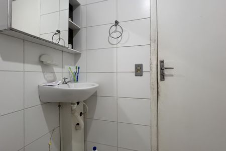 Banheiro de apartamento para alugar com 2 quartos, 46m² em Jardim Nova Cidade, Guarulhos