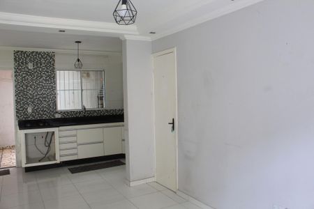 Sala de casa de condomínio para alugar com 2 quartos, 52m² em Recanto Arco Verde, Cotia