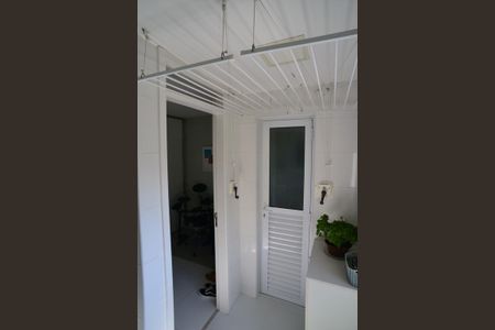 Apartamento à venda com 169m², 4 quartos e 3 vagasQuarto e Banheiro de Serviço