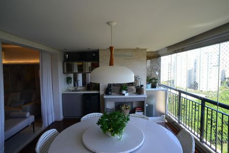 Apartamento à venda com 169m², 4 quartos e 3 vagasVaranda