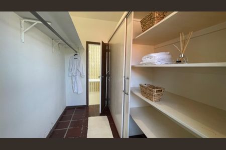 Casa para alugar com 456m², 6 quartos e 5 vagasCloset da suíte
