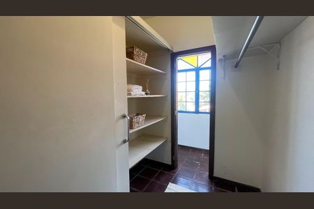 Casa para alugar com 456m², 6 quartos e 5 vagasCloset da suíte
