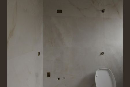 Casa à venda com 140m², 3 quartos e 4 vagasBanheiro da Suíte 2