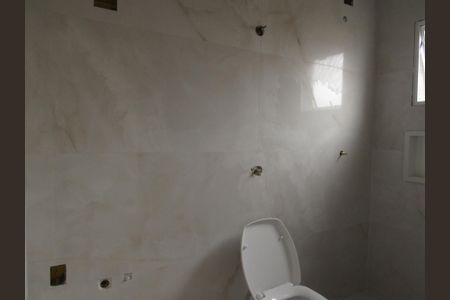 Casa à venda com 140m², 3 quartos e 4 vagasBanheiro da Suíte 2