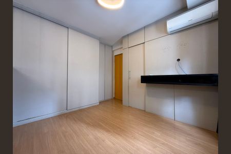 Apartamento à venda com 114m², 4 quartos e 3 vagasQuarto 