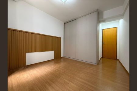 Apartamento à venda com 114m², 4 quartos e 3 vagasQuarto