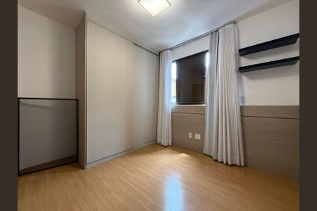 Apartamento à venda com 114m², 4 quartos e 3 vagasQuarto