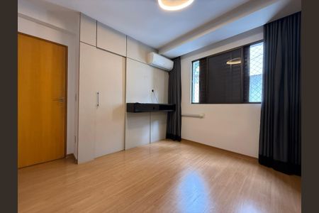 Apartamento à venda com 114m², 4 quartos e 3 vagasQuarto