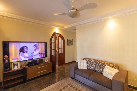 Casa à venda com 250m², 3 quartos e 4 vagasSala