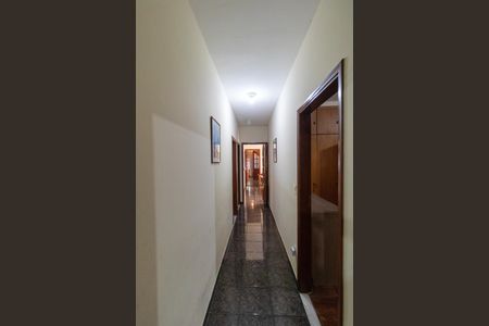Casa à venda com 250m², 3 quartos e 4 vagasCorredor