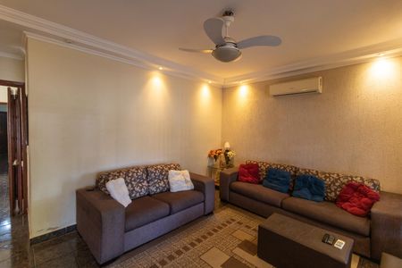 Casa à venda com 250m², 3 quartos e 4 vagasSala