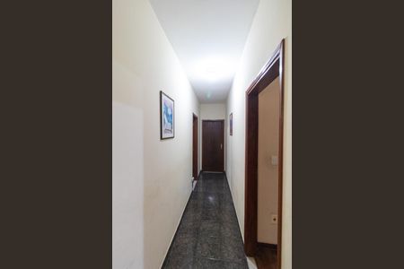 Casa à venda com 250m², 3 quartos e 4 vagasCorredor