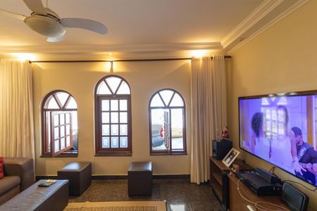 Casa à venda com 250m², 3 quartos e 4 vagasSala