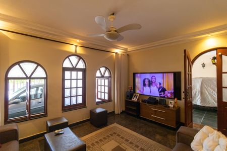 Casa à venda com 250m², 3 quartos e 4 vagasSala