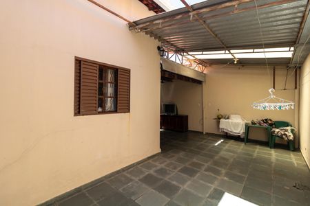 Casa à venda com 250m², 3 quartos e 4 vagasQuintal