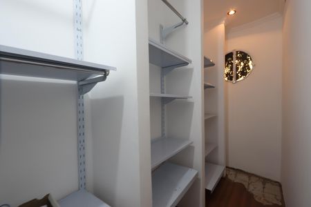 Casa à venda com 135m², 4 quartos e 2 vagasCloset da Suíte