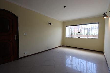 Casa à venda com 135m², 4 quartos e 2 vagasSala