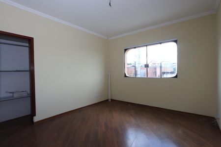 Casa à venda com 135m², 4 quartos e 2 vagasSuíte