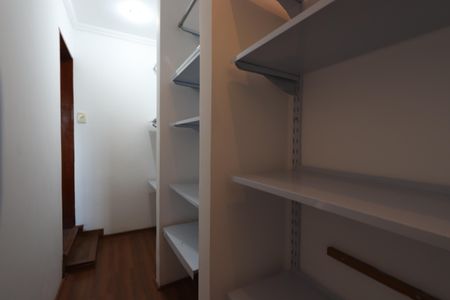 Casa à venda com 135m², 4 quartos e 2 vagasCloset da Suíte
