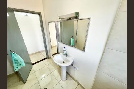 Casa para alugar com 100m², 3 quartos e 2 vagasBanheiro