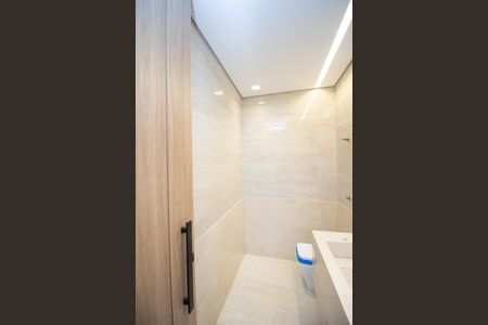 Casa de condomínio para alugar com 650m², 3 quartos e 4 vagasLavabo