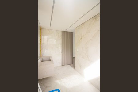 Casa de condomínio para alugar com 650m², 3 quartos e 4 vagasBanheiro Social