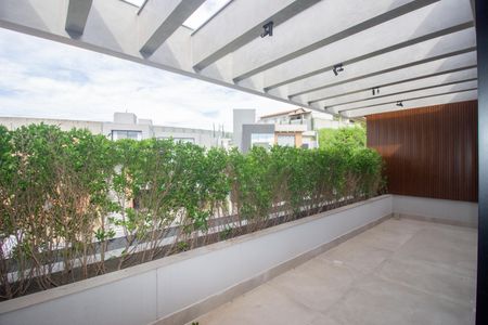 Casa de condomínio para alugar com 650m², 3 quartos e 4 vagasVaranda