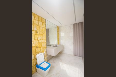 Casa de condomínio para alugar com 650m², 3 quartos e 4 vagasBanheiro Social