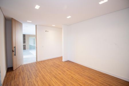 Casa de condomínio para alugar com 650m², 3 quartos e 4 vagasCloset da suíte