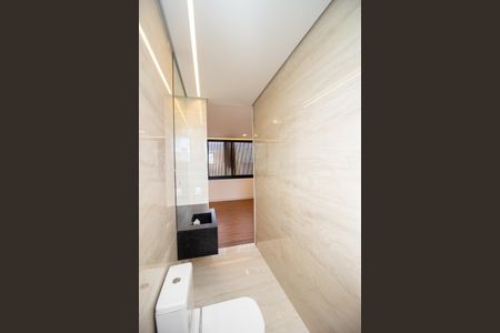 Casa de condomínio para alugar com 650m², 3 quartos e 4 vagasBanheiro da Suíte 2