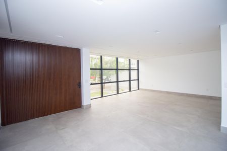 Casa de condomínio para alugar com 650m², 3 quartos e 4 vagasSala