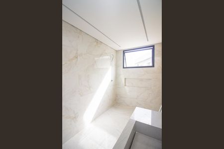 Casa de condomínio para alugar com 650m², 3 quartos e 4 vagasBanheiro Social