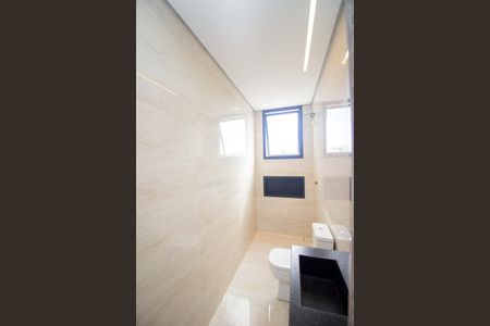 Casa de condomínio para alugar com 650m², 3 quartos e 4 vagasBanheiro da Suíte 2