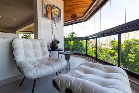 Apartamento à venda com 200m², 3 quartos e 3 vagasVaranda