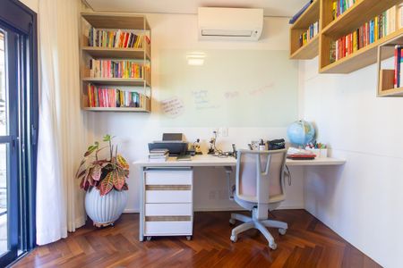 Apartamento à venda com 200m², 3 quartos e 3 vagasQuarto 2