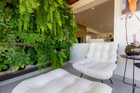 Apartamento à venda com 200m², 3 quartos e 3 vagasVaranda