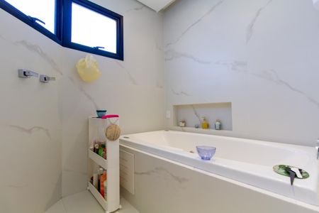 Apartamento à venda com 200m², 3 quartos e 3 vagasBanheiro 3
