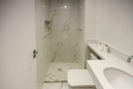 Banheiro de apartamento para alugar com 1 quarto, 45m² em Jardim Ibitirama, São Paulo