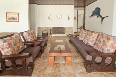 Sala de casa para alugar com 4 quartos, 320m² em Jardim Virginia, Guarujá