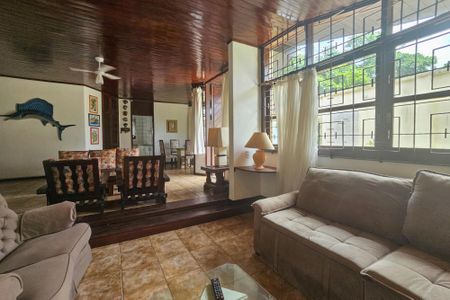 Sala de casa para alugar com 4 quartos, 320m² em Jardim Virginia, Guarujá
