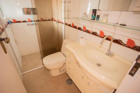 Apartamento à venda com 77m², 2 quartos e 1 vagaBANHEIRO